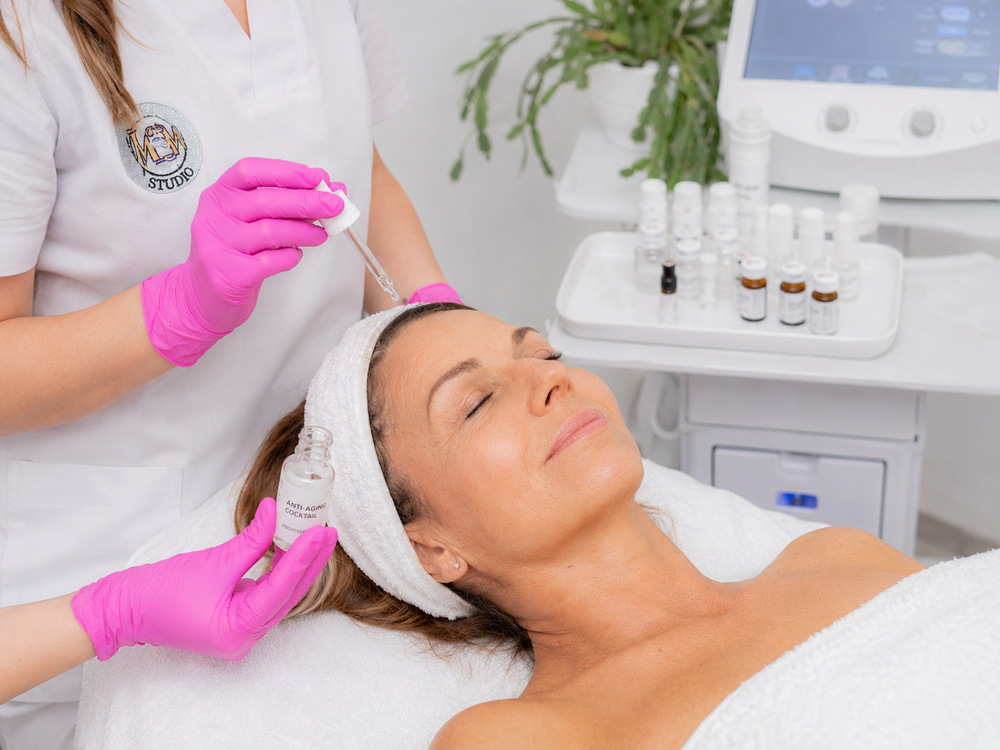 Cocktail anti-aging personalizat după rejuvenare facială cu laser Ploiești MBM STUDIO