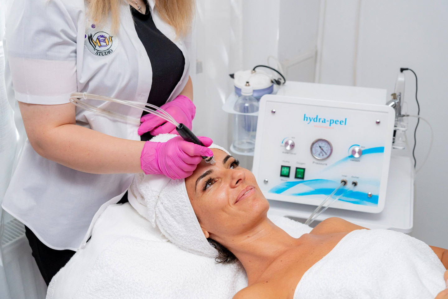 Hidrodermabraziune în tratament facial 4 în 1 Anti-Aging Ploiești MBM STUDIO