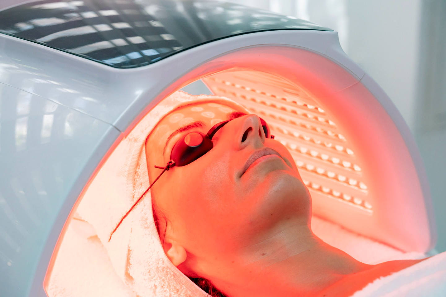LED terapie după microneedling tratament 4 în 1 Anti-Aging Ploiești MBM STUDIO