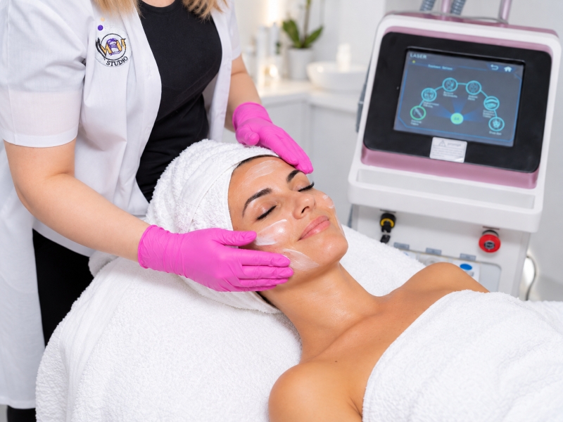 skincare calmant si hidratant dupa terapia DPL pentru pete pigmentare la MBM STUDIO Ploiesti