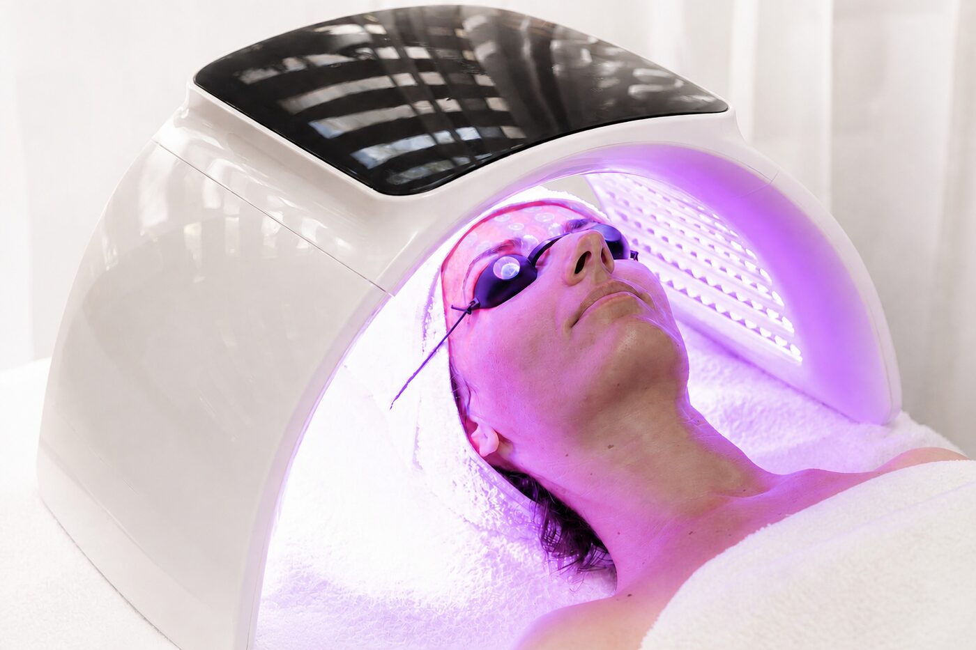 LED terapie personalizată după Microneedling Dermapen la MBM Studio Ploiești