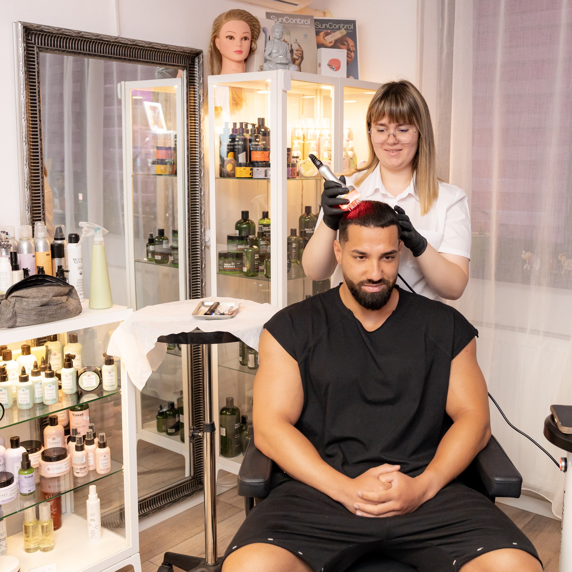 Tratament scalp LED roșu Ploiești – tricolog MBM Studio